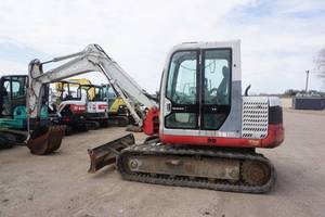 lot 2 image: 2000 Takeuchi Model TB175 Mid Size Tracked Excavator