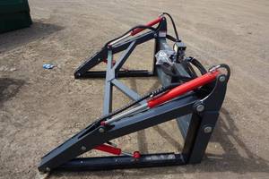 lot 31 image: Brand New Raytree Brand Universal Mount Bobcat Skid Loader Skid Steer Pipe Grapple Pipe Fork Attachment