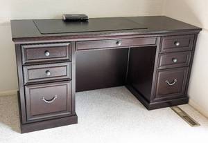 Large Mahogany Wood Desk