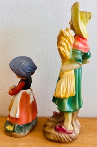 Vintage Beautiful Hand Painted Figurines of Mom and Child from Italy (C-3622)