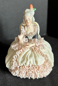 lot 24 image: Antique Ludwig and Lutse Dresden Figurines
