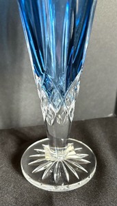 lot 3 image: Luxurious Lismore Sapphire Vase by Waterford