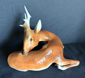 lot 26 image: Three Vintage Darling Deer Figurines