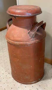 lot 93 image: Vintage Chatfield Coop Milk Jug with Cover