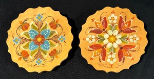 lot 45 image: Vintage Rosemaling Decorative Items