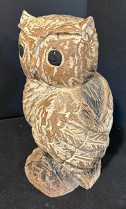 lot 49 image: Wonderful Wooden Decorative Owl Figurine