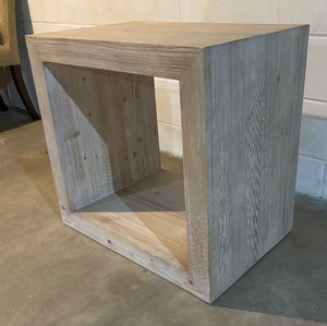 lot 56 image: Pottery Barn Folsom Side Table