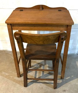 lot 58 image: Charming Vintage Wooden Childs Desk with Chair