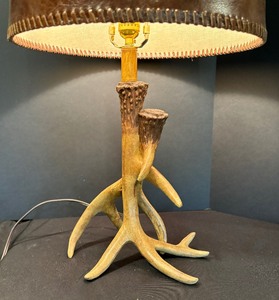 lot 70 image: Rustic Antler Table Lamp