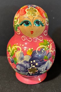 lot 73 image: Nice Five Piece Nesting Doll Set