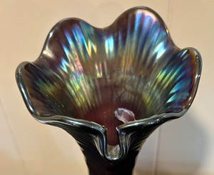 lot 83 image: Vintage Imperial Carnival Glass Ripple Swung Vase