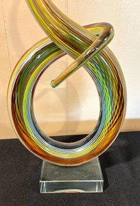 lot 8 image: Handblown Art Glass Murano Love Knot Sculpture