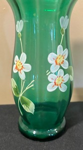 lot 92 image: Vintage Green Art Glass Hand Painted Vase