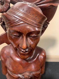 lot 154 image: Beautiful Vintage Solid Wood Sculpted Bust