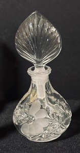 lot 98 image: Assortment of Five Elegant Perfume Dauber Bottles