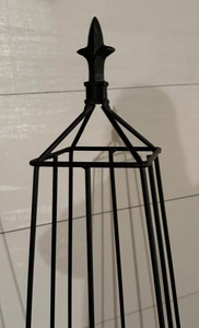 lot 119 image: Pair of Marvelous Metal Garden Obelisks