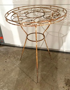 lot 122 image: Five Fabulous Planter Stands