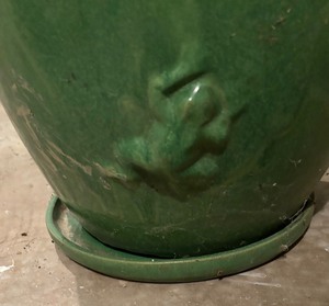 lot 130 image: Trio of Gorgeous Green Planters with Embossed Frog Accents