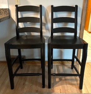 lot 11 image: Pair of Pretty Black Pottery Barn Stools