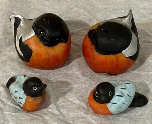 lot 271 image: Tiny Treasures including Art Glass Bird Figurines