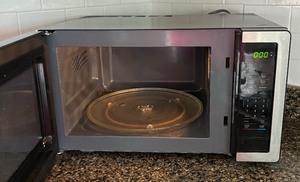 lot 137A image: Magic Chef Microwave