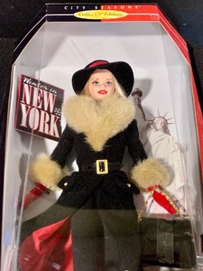 lot 263A image: City Seasons Collection Barbie Winter in New York 1998