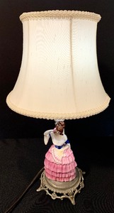 lot 269 image: Vintage Porcelain Victorian Figurine Lady Table Lamp