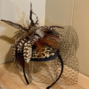 lot 171 image: Vintage Headwear, Including a Beautiful Feathered Half Hat Headband and Vintage Hat with Ties