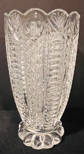 lot 178 image: Vintage Crystal Vases in Multi Shapes and Sizes