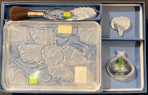 lot 180 image: Marquis by Waterford Crystal Vanity Set