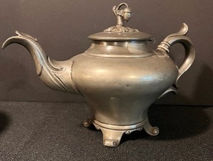 lot 243 image: Large Pewter Lot
