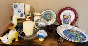 lot 313 image: Variety of Vintage Items