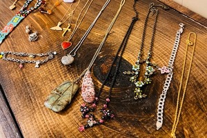 lot 316 image: Vintage Costume Jewelry