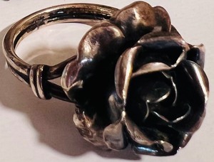 lot 317 image: Vintage 6162 Earrings and Rose Ring