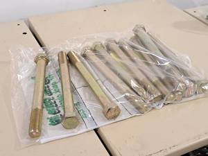 lot 208 image: Lot of (10) Hex Cap Screws 916x6