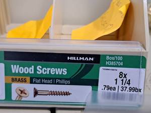 lot 331 image: Lot of (250) Hillman Brass Wood Screws 8x1-14  Flat Head  Phillips Drive #H385704