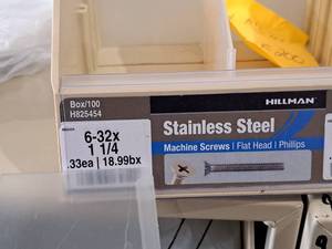 lot 486 image: Lot of (200) Hillman Stainless Steel Machine Screws 6-32x1-14  Flat Head  Phillips Drive #H825454