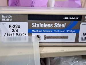lot 577 image: Lot of (300) Hillman Stainless Steel Machine Screws 6-32x38  Oval Head  Phillips Drive #H825844