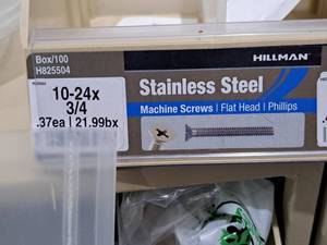 lot 653 image: Lot of (100) Hillman Stainless Steel Machine Screws 10-24x34  Flat Head  Phillips Drive #H825504