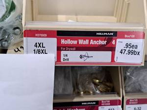 lot 1009 image: Lot of (200) Hillman 4XL 18XL Hollow Wall Anchor  14 Drill  For Drywall #H370009