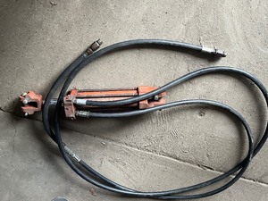 Cylinder with hoses