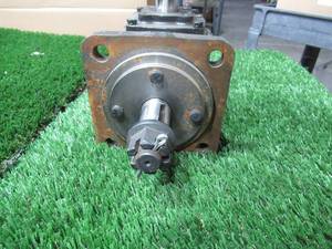 lot 95 image: GTM30 gearbox for lawn mower tractor T or L series right angle spiral bevel high speed transmission gearbox