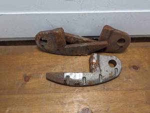lot 165 image: Set of 3 - Log Splitter RestStopper - Heavy Cast Iron - Use for Ground Ripper - Multi Use - Set of 3