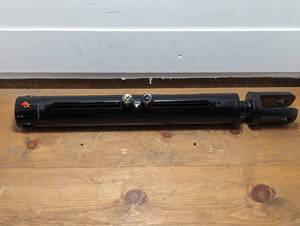 lot 180 image: Large Lift Arm Hydraulic - 24 Total Length