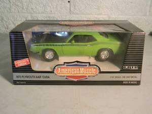 ERTL  AMERICAN MUSCLE 118 SCALE DIE-CAST 1970 PLYMOUTH AAR CUDA COLLECTORS EDITION - GREAT PIECE - NICE - IN BOX - SEE PICTURES