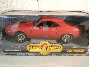ERTL  AMERICAN MUSCLE 118 SCALE DIE-CAST 1970 CHALLENGER RT COLLECTORS EDITION - GREAT PIECE - NICE - IN BOX - SEE PICTURES