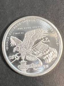 lot 02 image: 1 TROY OZ .999 FINE SILVER DONALD TRUMP ROUND