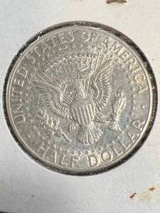 lot 17 image: 1964 US KENNEDY HALF DOLLAR UNC
