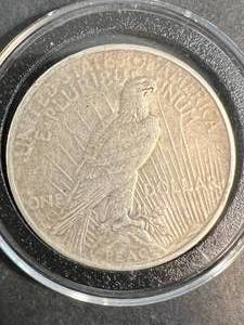 lot 19 image: 1925 US PEACE SILVER DOLLAR IN AIRTITE