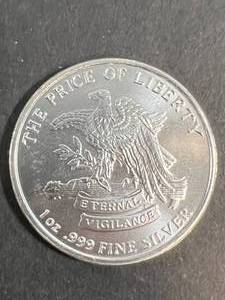 lot 67 image: 1 TROY OZ .999 FINE SILVER DONT TREAD ON ME ROUND